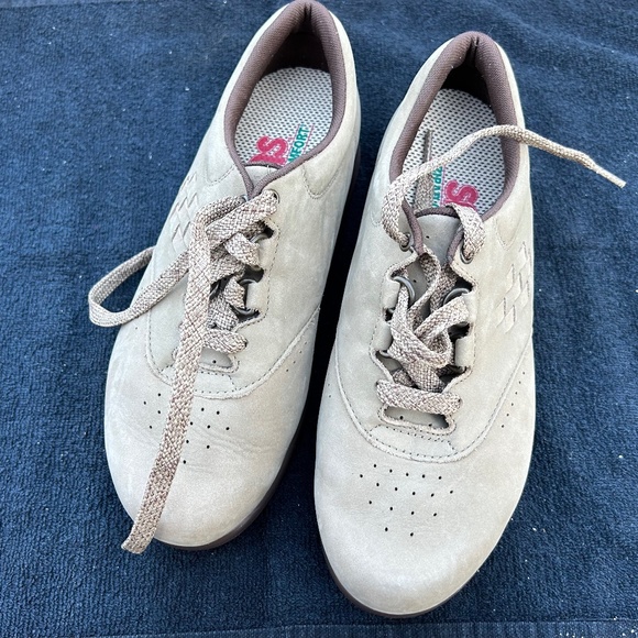 SAS WALKING WOMENS SHOES SIZE 6 Wide Taupe FREETIME - Picture 1 of 4